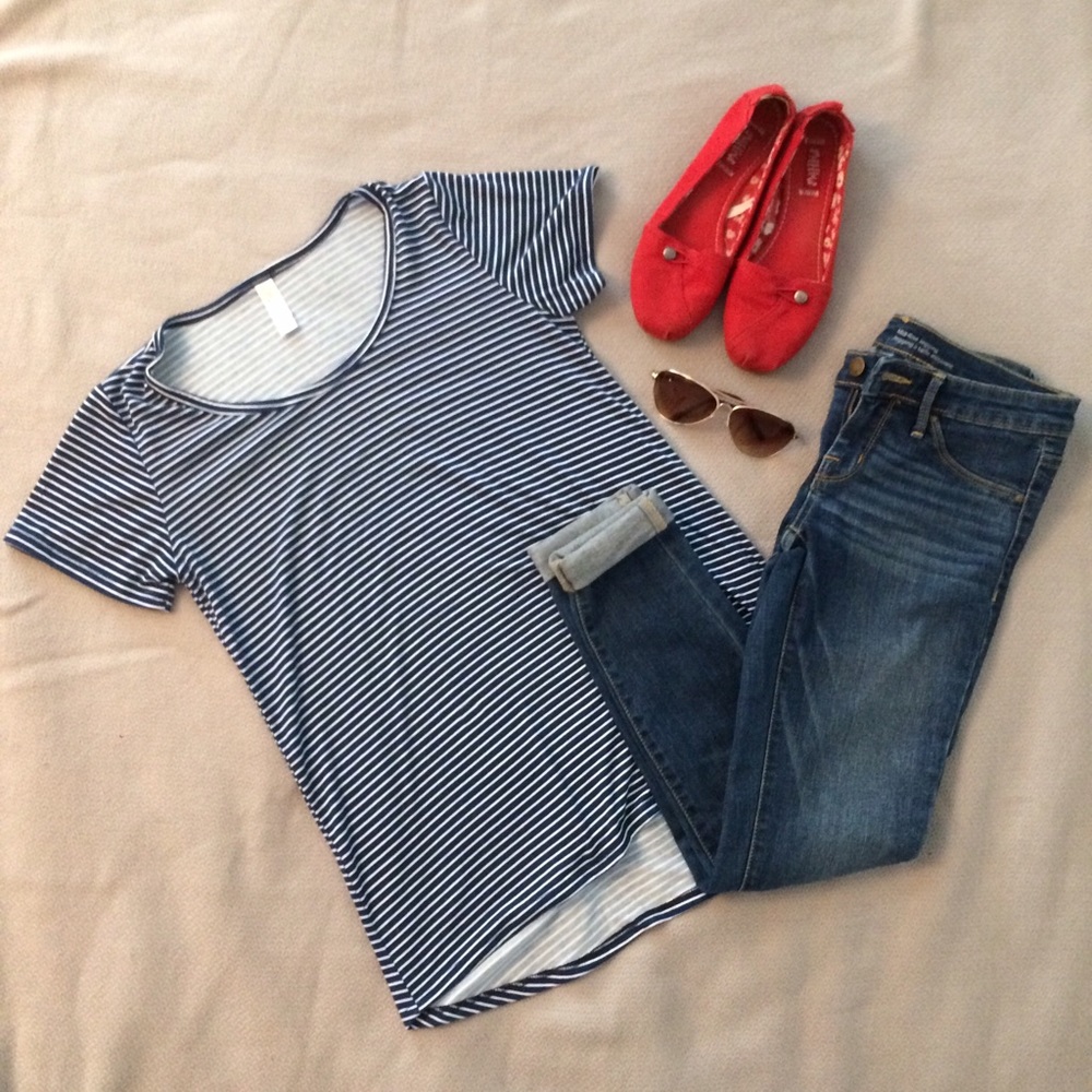 🌟LuLaRoe🌟 Classic Tee - Sz XS